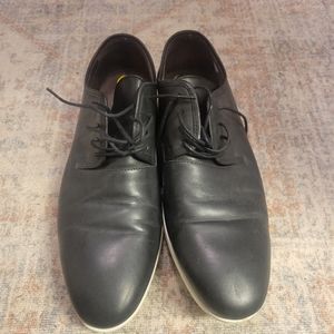 Men's leather dress shoe